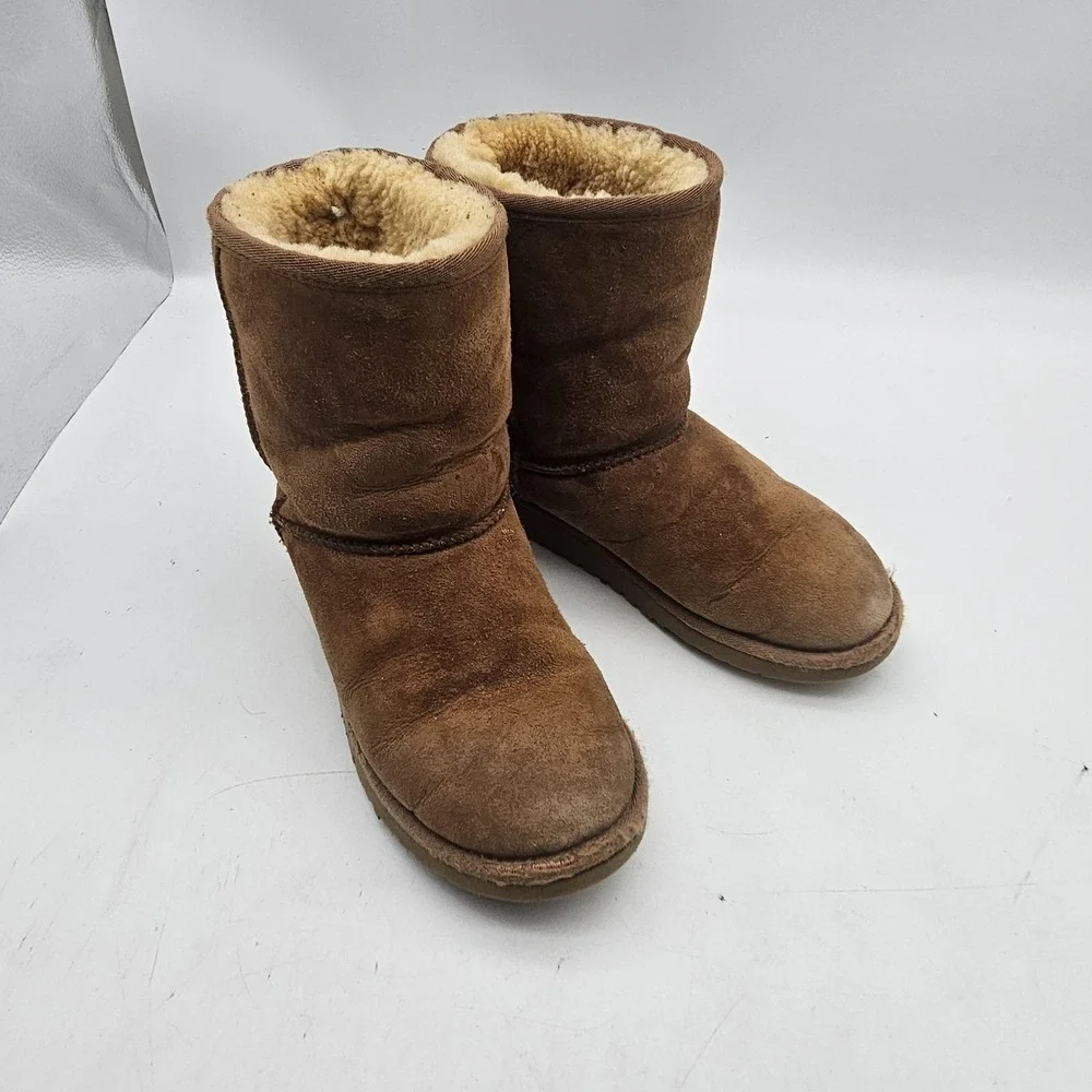 UGG Australia Boots KIDS Size 3 Brown Classic Short Shearling Suede Winter 5251